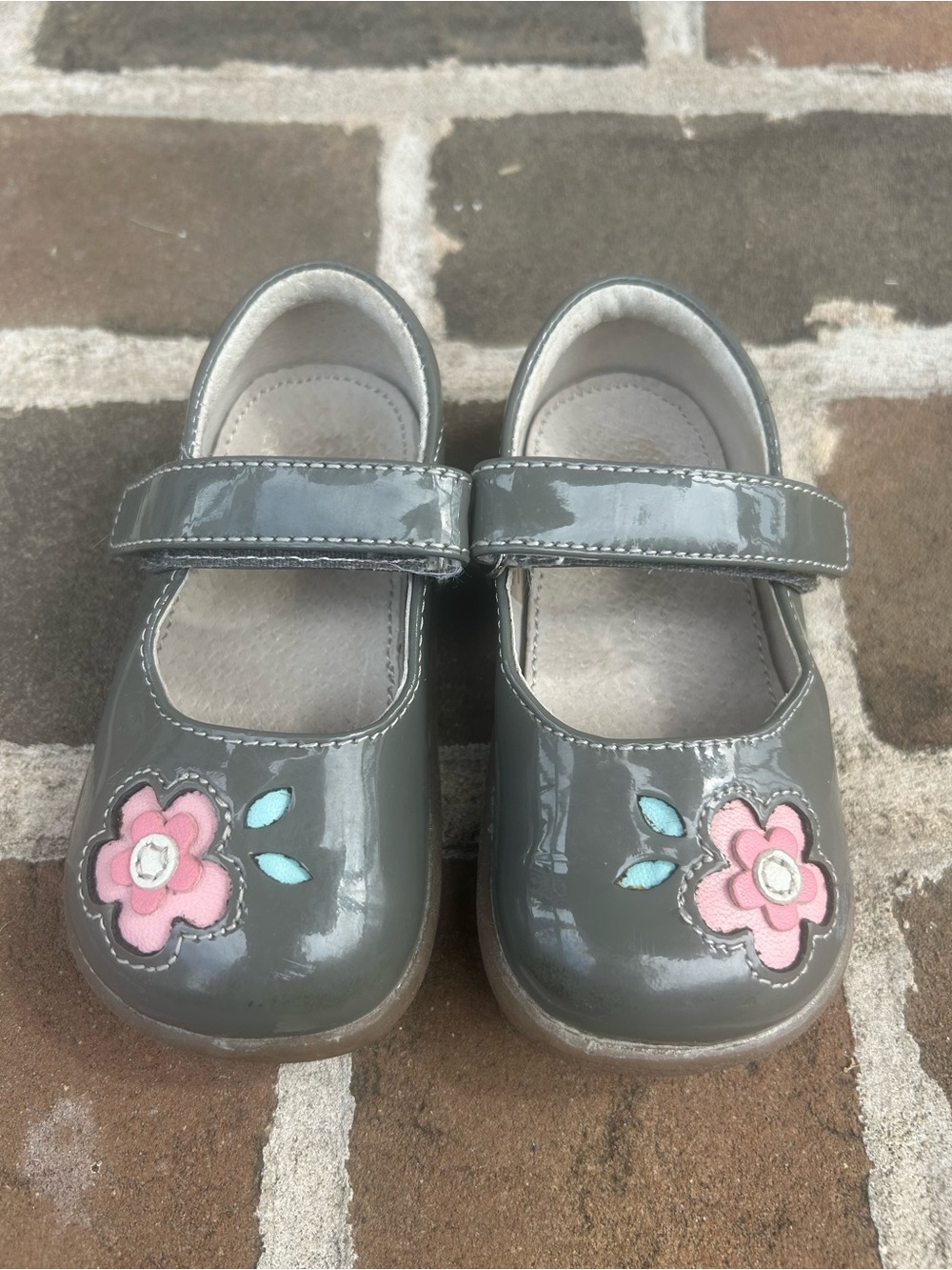 See Kai Run Grey Patent Mary Jane Shoes Flower Details 6